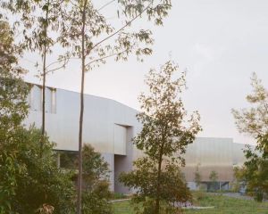 大型展厅阳光板幕墙